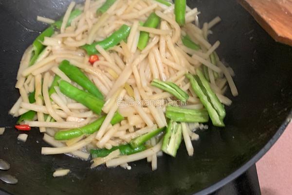 酸笋炒瘦肉的做法图解7