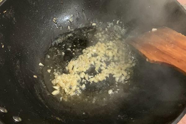 蒜香爽辣空心菜的做法图解2