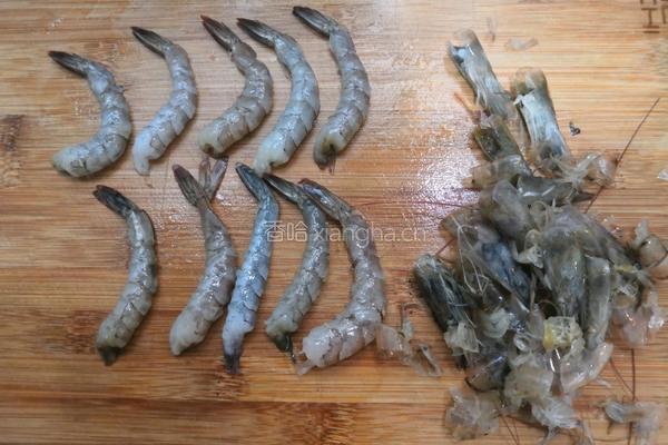 酥脆凤尾虾的做法图解1