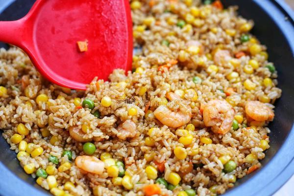 椰香虾仁炒饭的做法图解9