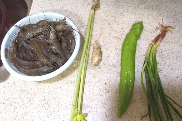 油焖虾的做法图解1