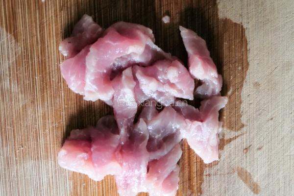 苦瓜炒肉片的做法图解1
