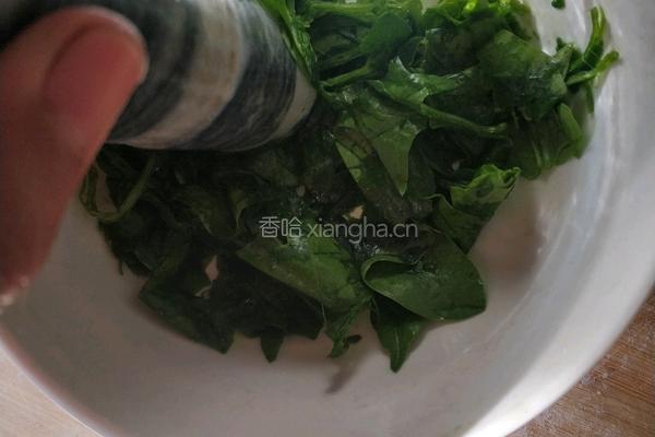 宝宝辅食菠菜面紫薯面的做法图解1
