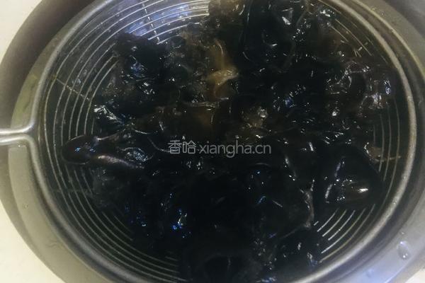 凉拌木耳的做法图解1