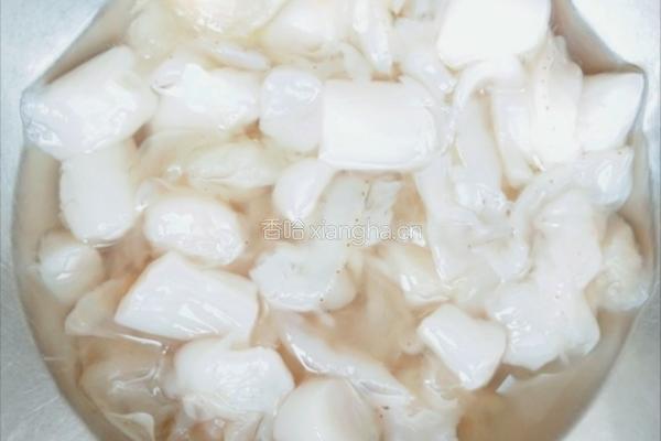 蒜蓉粉丝蒸扇贝的做法图解3