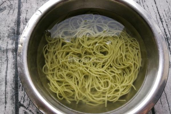 鲜虾菠菜面的做法图解12