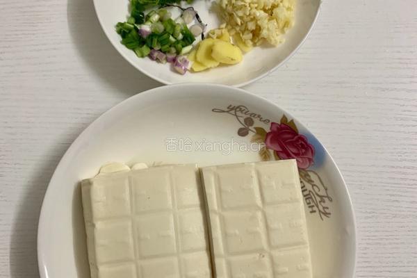鱼头嫩豆腐汤的做法图解2