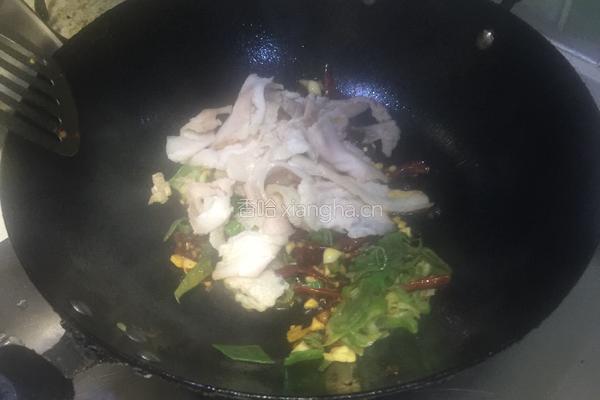 蒜苗回锅肉的做法图解7