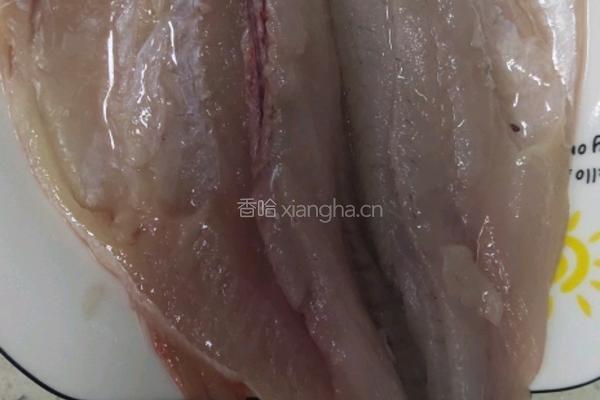 清蒸鲈鱼的做法图解2