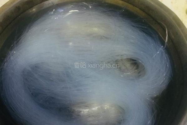 蒜蓉粉丝娃娃菜之太极的做法图解2