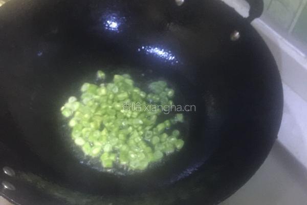 不能没有你（蛋白木耳炒青菜粒火腿肠粒）的做法图解5