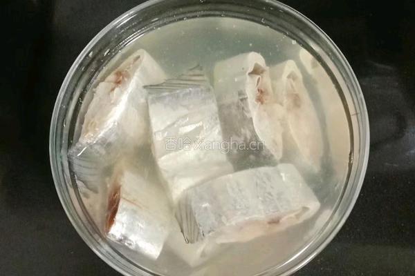 家常红烧带鱼的做法图解4