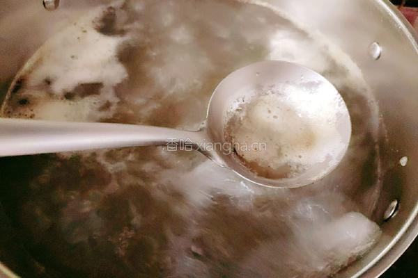 蛤蜊玉米番茄牛骨汤的做法图解5