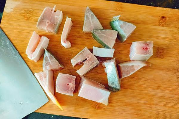 海鱼蒸西兰花的做法图解3