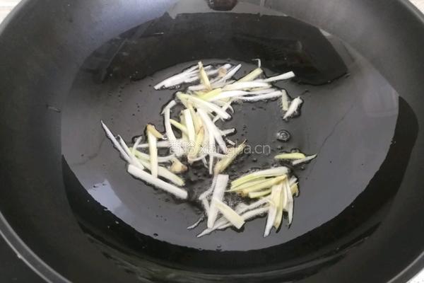 洋葱炒鱿鱼须的做法图解6