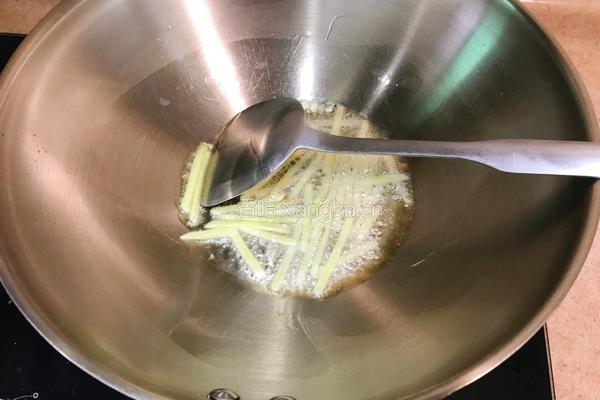 虾菇干炒韭菜的做法图解7