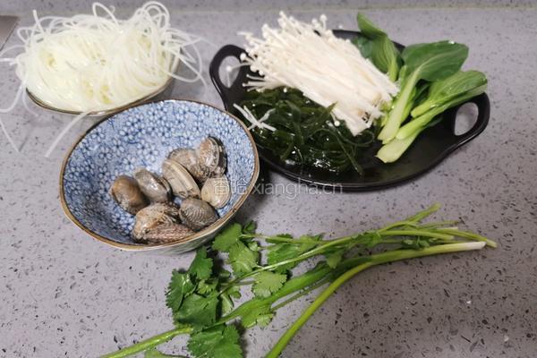 砂锅花甲米线的做法图解1