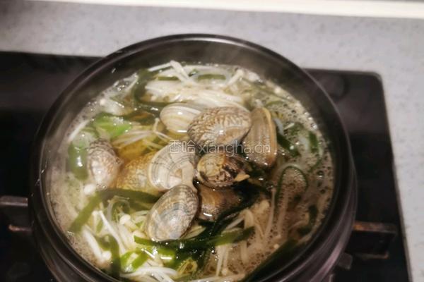 砂锅花甲米线的做法图解7