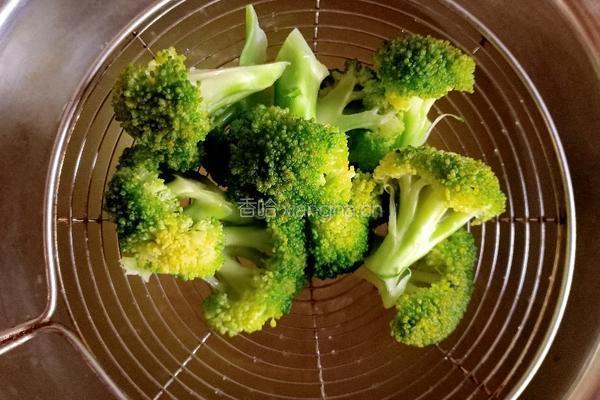 西蓝花炒虾仁的做法图解8