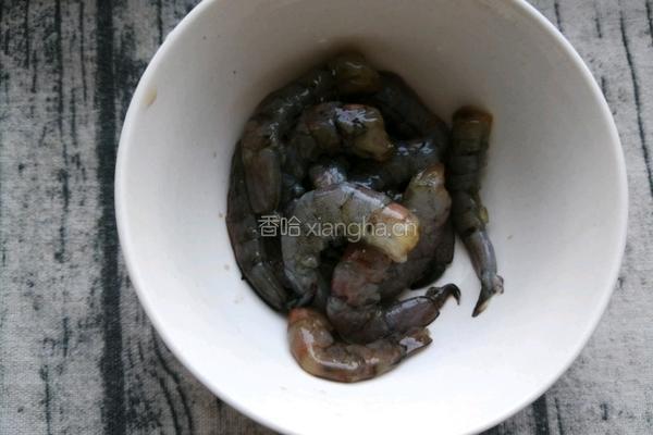 虾仁玉米滋补汤的做法图解3