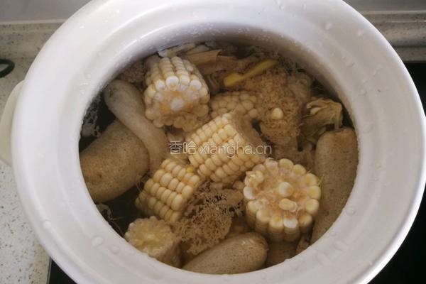 虾仁玉米滋补汤的做法图解11
