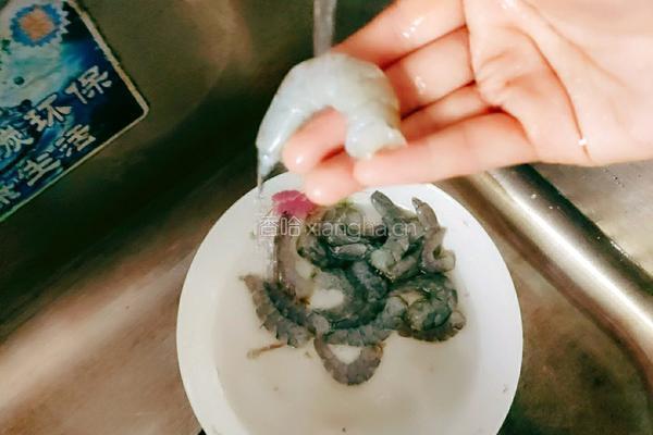 虾仁莲藕炒玉米的做法图解2