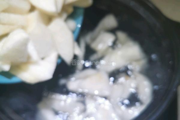 冰糖雪梨百合汤的做法图解6