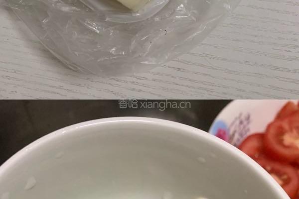 西红柿嫩豆腐汤的做法图解2