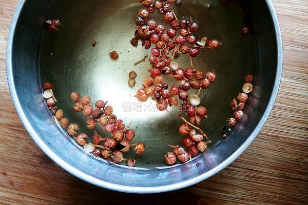 羊肉韭黄水饺的做法图解1
