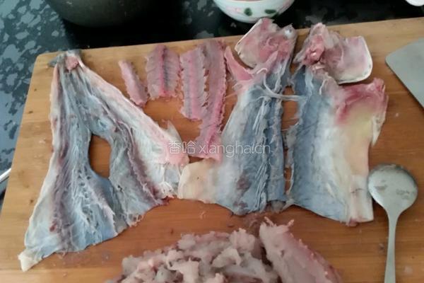 香煎鲅鱼丸的做法图解2