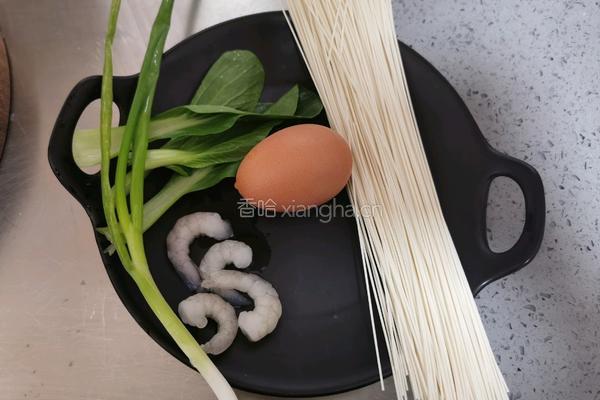 虾仁阳春面的做法图解1