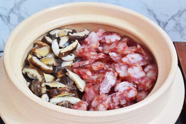 腊肠煲仔饭的做法图解11