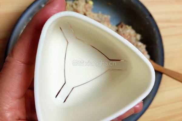 日式海苔金枪鱼饭团的做法图解7