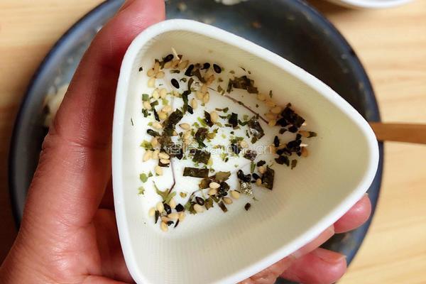 日式海苔金枪鱼饭团的做法图解8