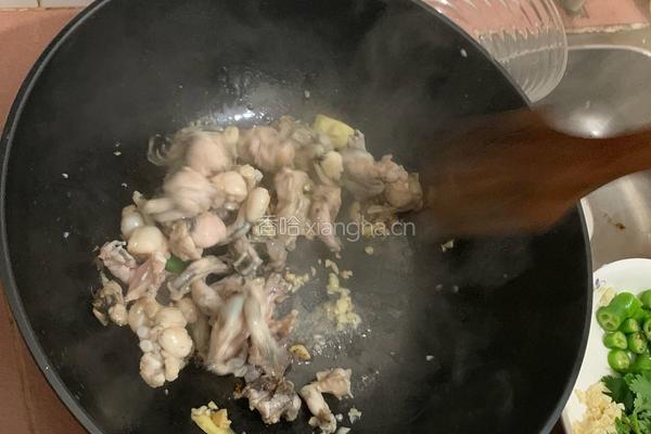 青椒炒田鸡的做法图解7