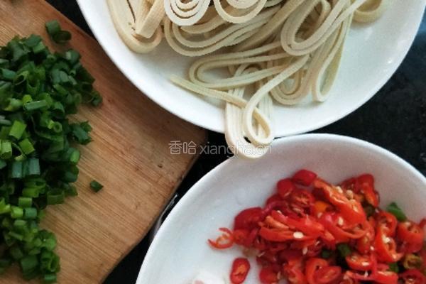 肉炒百页皮的做法图解1