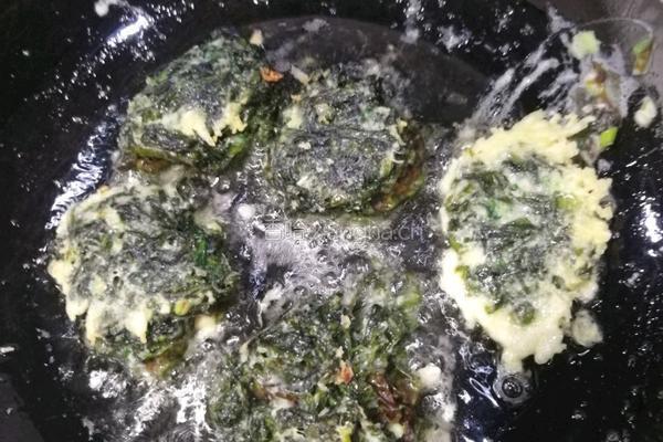 炸鲜紫菜丸子的做法图解5