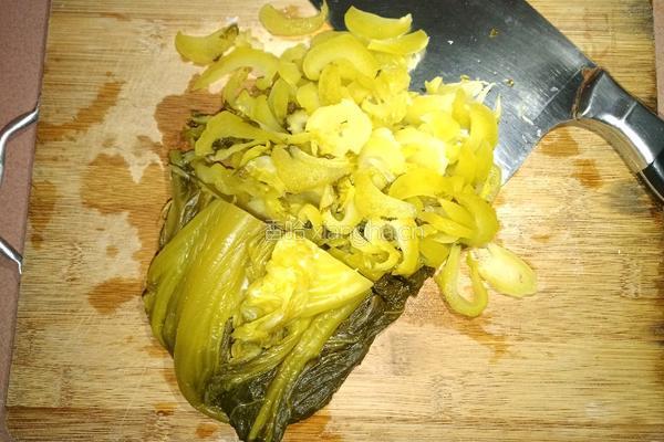 辣椒炒酸菜的做法图解3
