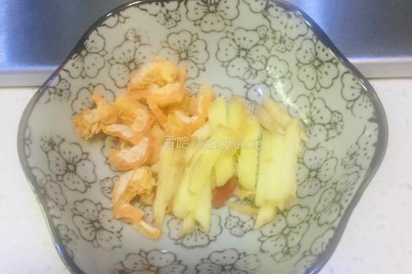 虾仁包菜炒粉丝的做法图解3