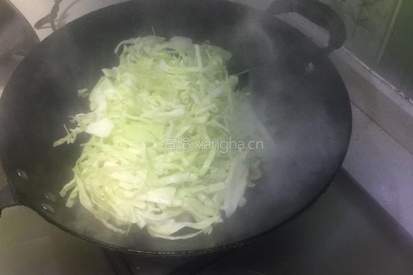 虾仁包菜炒粉丝的做法图解5