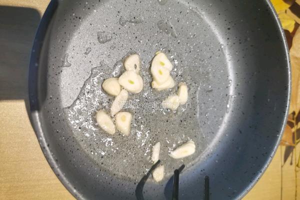 榨菜炒鸡蛋的做法图解4