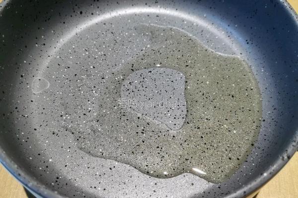 榨菜炒鸡蛋的做法图解3