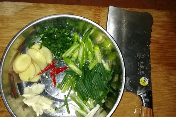 香菇片炒鸡肉的做法图解5