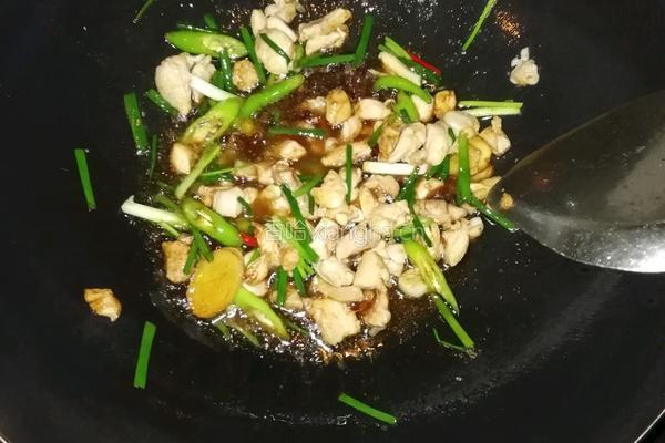 香菇片炒鸡肉的做法图解7