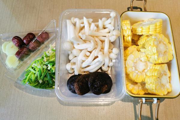 姜枣玉米菌汤的做法图解1