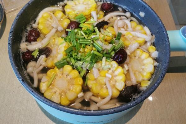 姜枣玉米菌汤的做法图解9