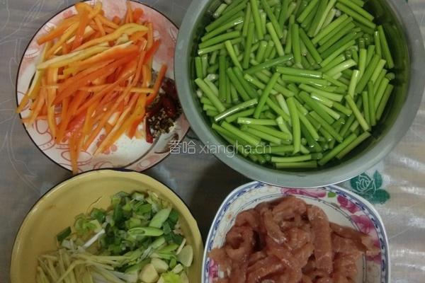 蒜薹肉丝的做法图解2