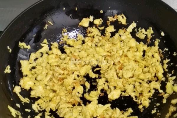 韭菜锅巴鸡蛋饺子的做法图解1