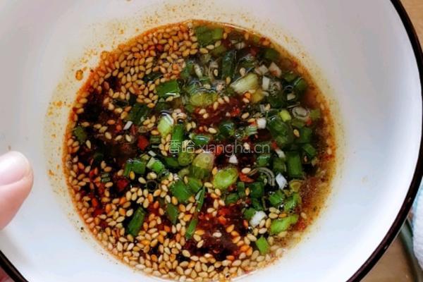 韭菜锅巴鸡蛋饺子的做法图解6