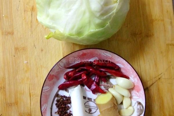 手撕包菜的做法图解1